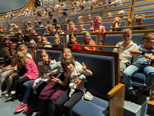 8fe3c9e8-21b1-44c0-bb53-5f37a5ca0e75